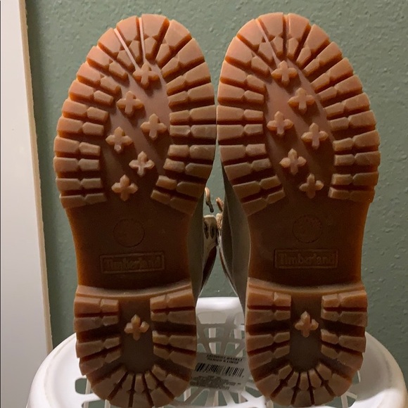 Women’s Timberland Classic 6in Boots - Picture 2 of 5